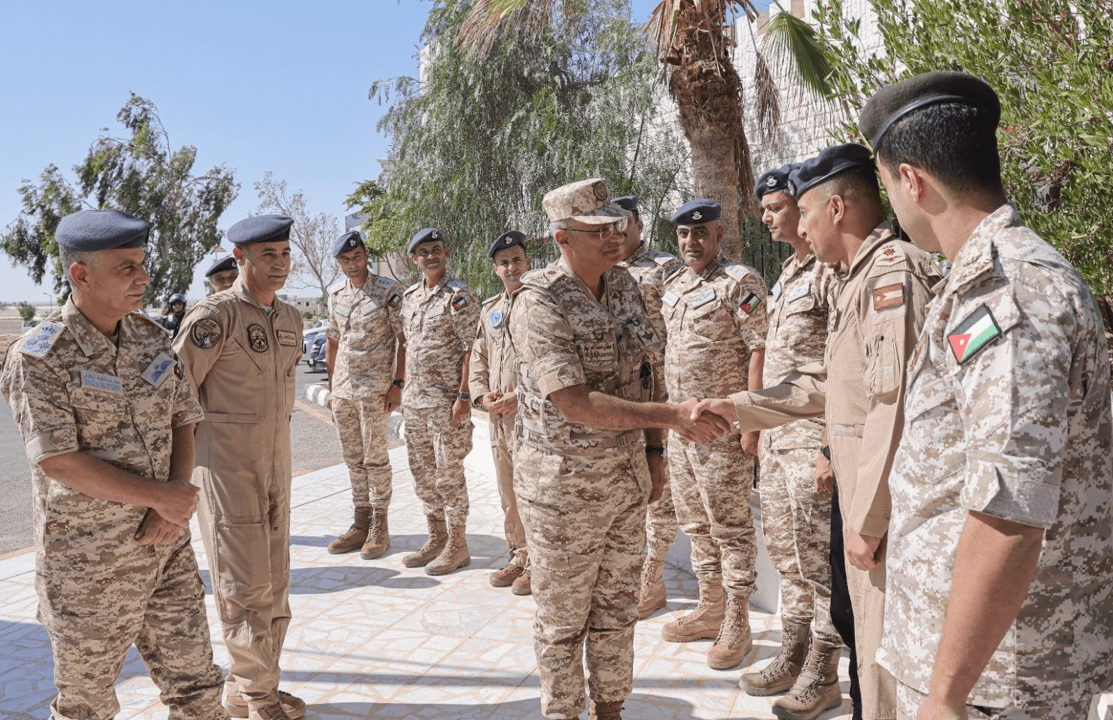 الدار - زار رئيس هيئة الأركان المشتركة اللواء الركن مجدي محمد الحراسيس
