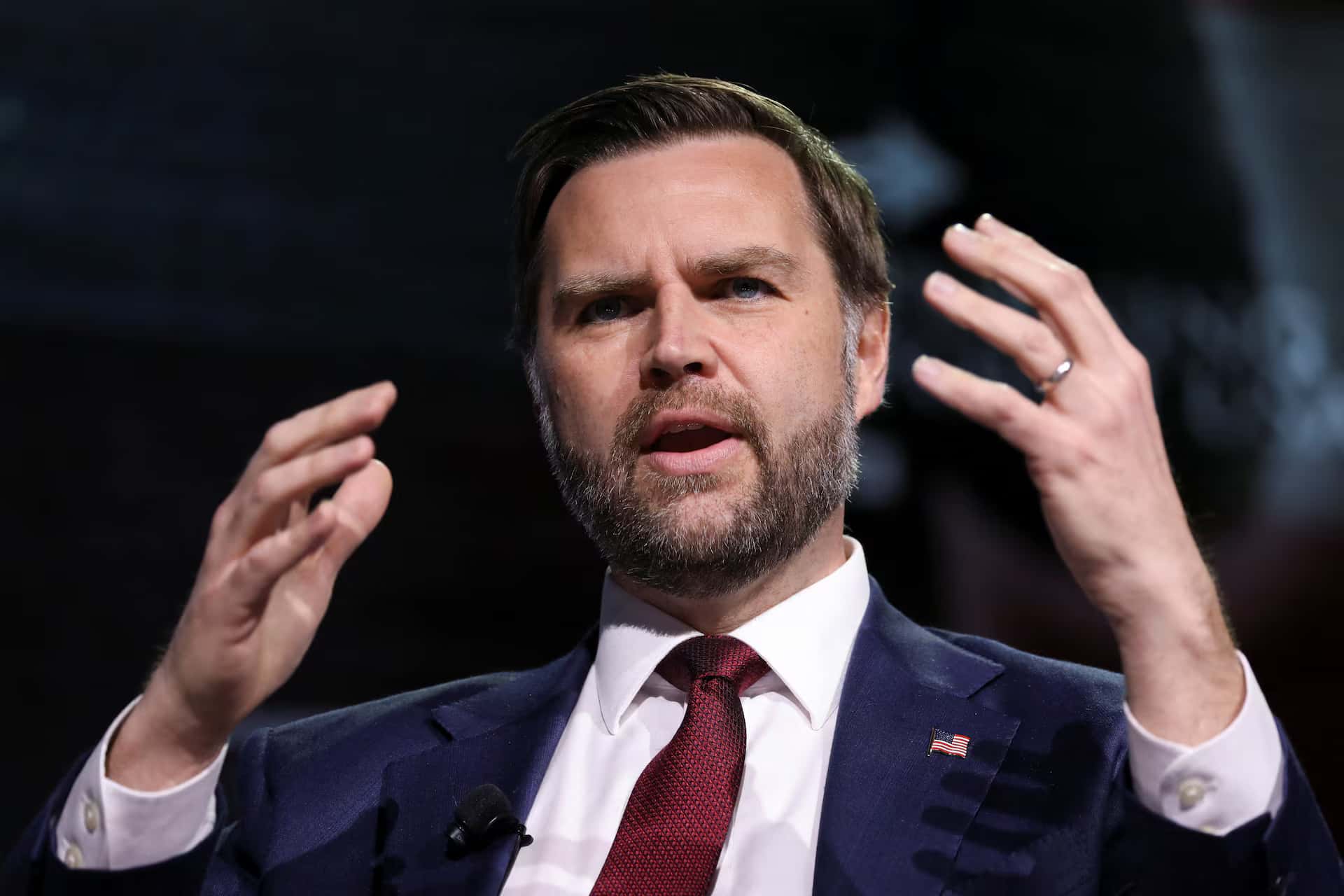 صرح مسؤول في البيت الأبيض، الثلاثاء، أن نائب الرئيس الأمريكي جيه دي فا