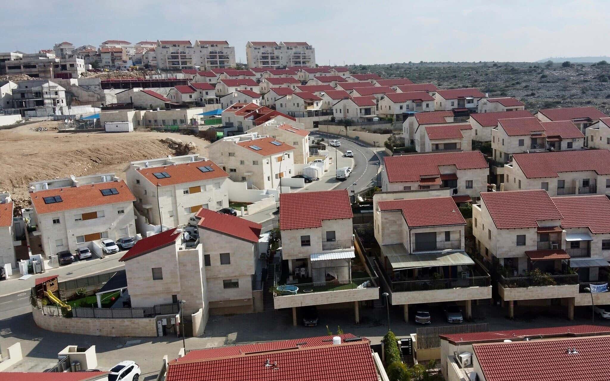 الدار -  دانت وزارة الخارجية وشؤون المغتربين مصادقةَ الحكومة الإسرائيل