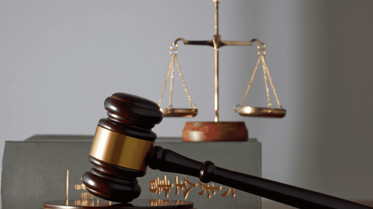 قرر مدعي عام النزاهة ومكافحة الفساد توقيف محاسب سابق في إحدى المؤسسات