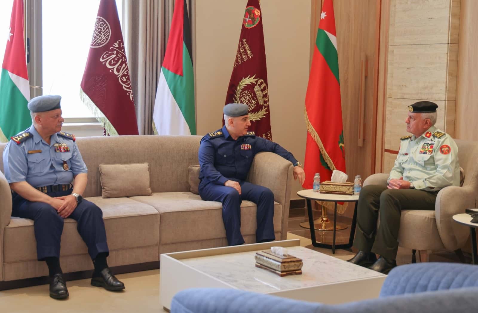 الدار - استقبل رئيس هيئة الأركان المشتركة اللواء الركن يوسف أحمد الحني