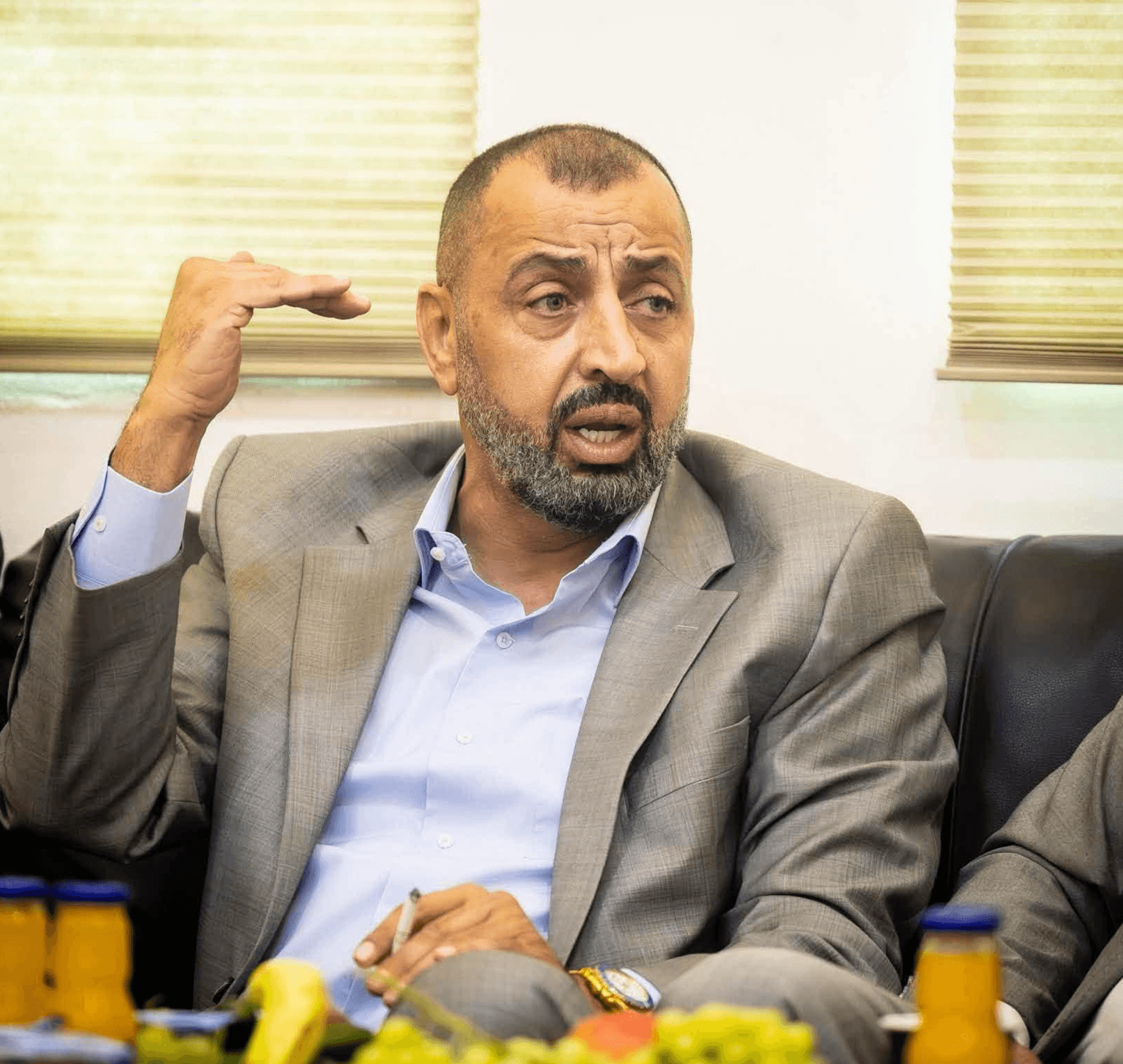 أعلن الرئيس الفخري لنادي الوحدات عماد الدميسي انسحابه رسميا من دعم الن