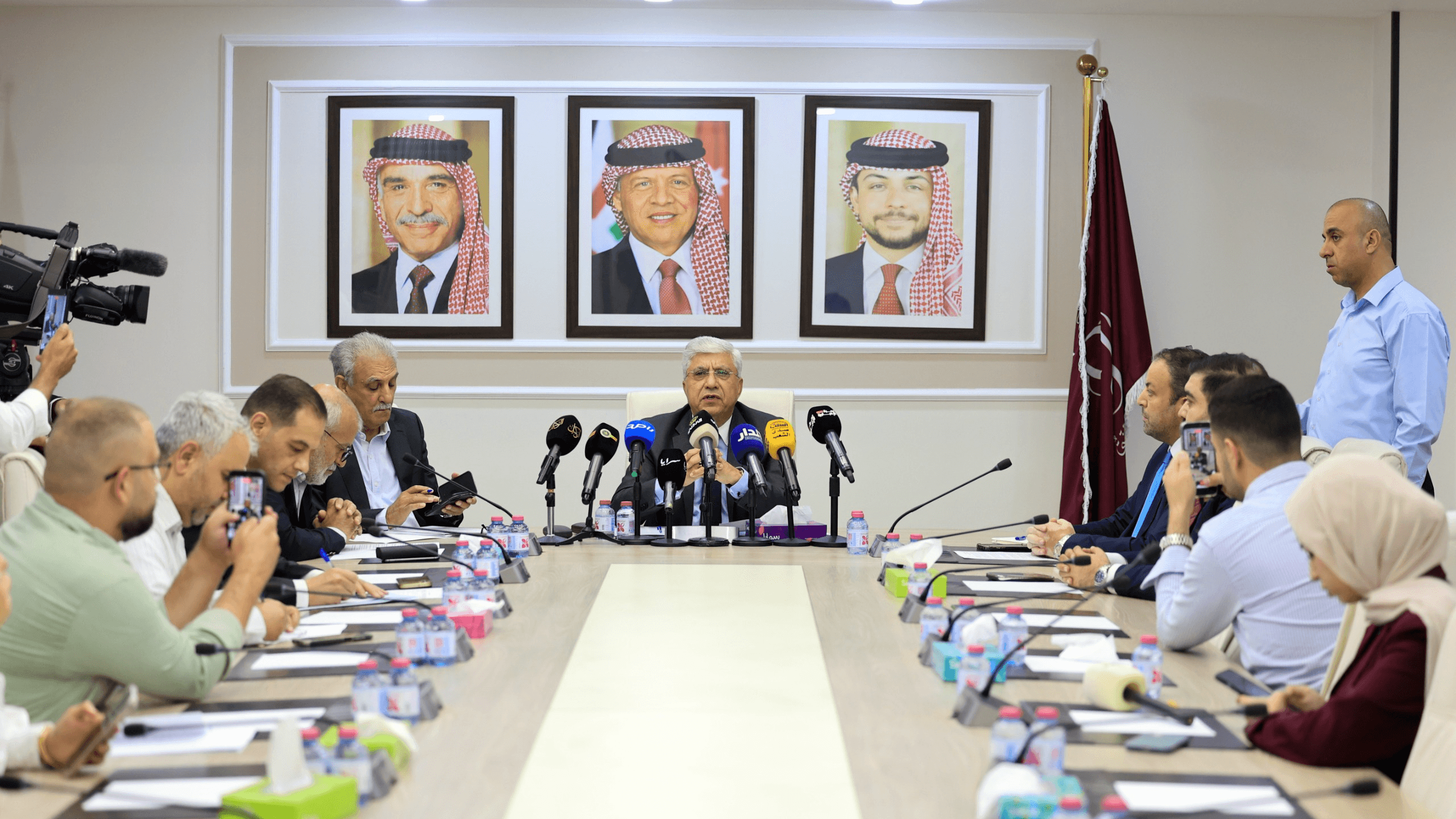 الدار - دعت لجنة البيئة والمناخ النيابية الجهات المعنية إلى وقف أعمال