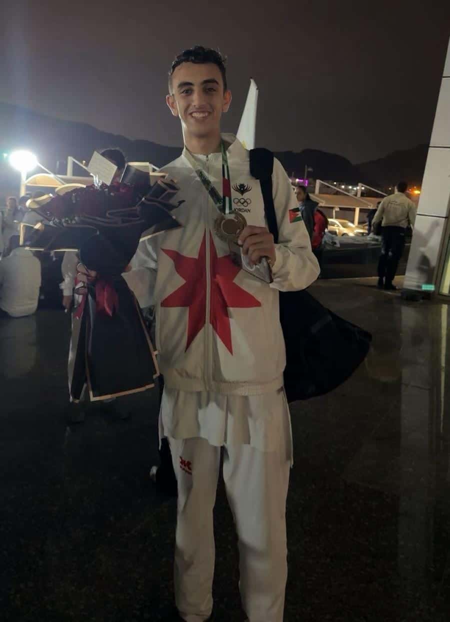 الدار - توّج اللاعب الأردني أحمد ظاهر الدهامشة، لاعب المنتخب الوطني وا