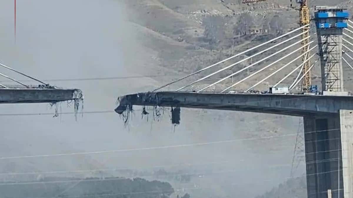 الدار - أعلنت إيران، الخميس، أن هجوماً أميركياً إسرائيلياً استهدف جسر