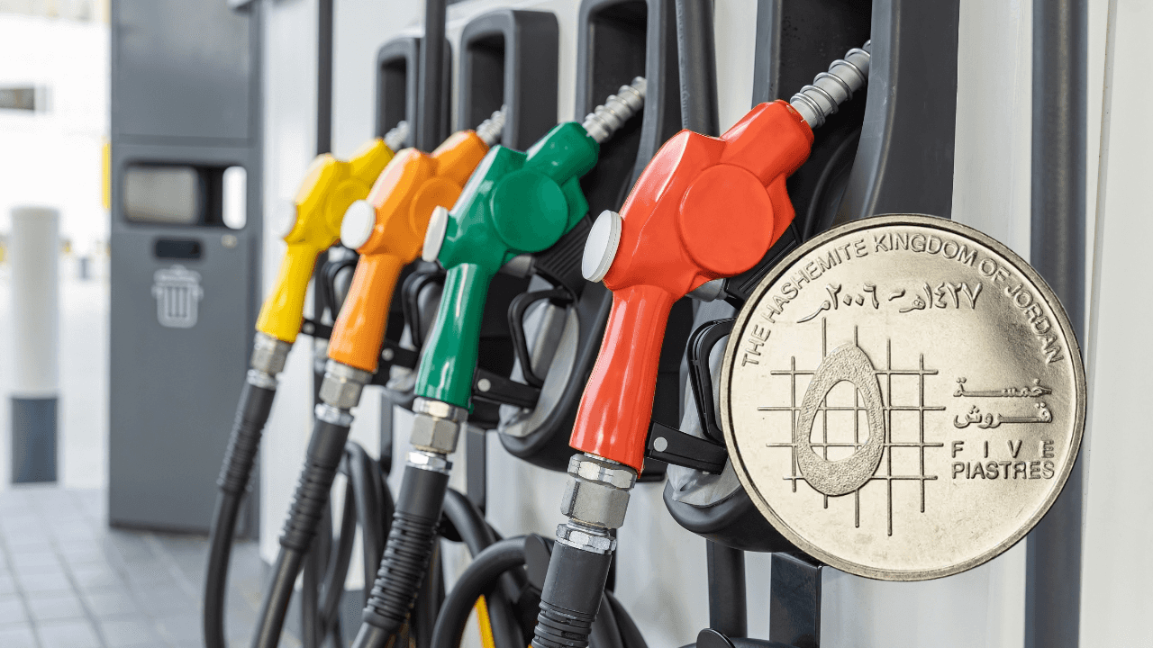 علمت "عين"  أن الحكومة تتجه إلى رفع أسعار المشتقات النفطية بواقع 5 قرو