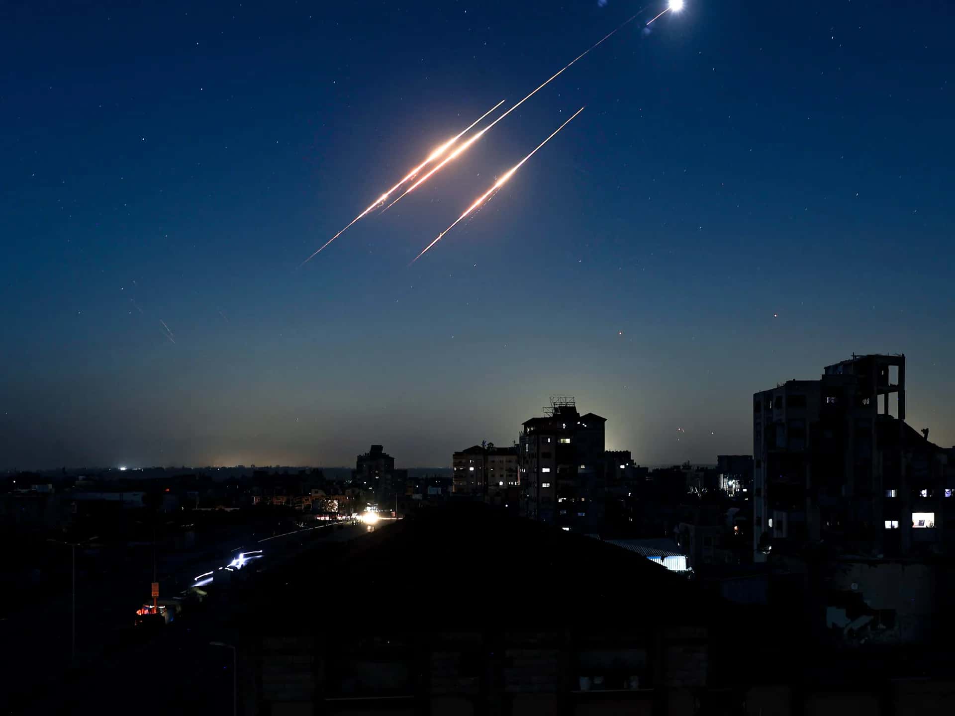 أعلن الحرس الثوري الإيراني استهداف قاعدة الخرج بالصواريخ والمسيرات في