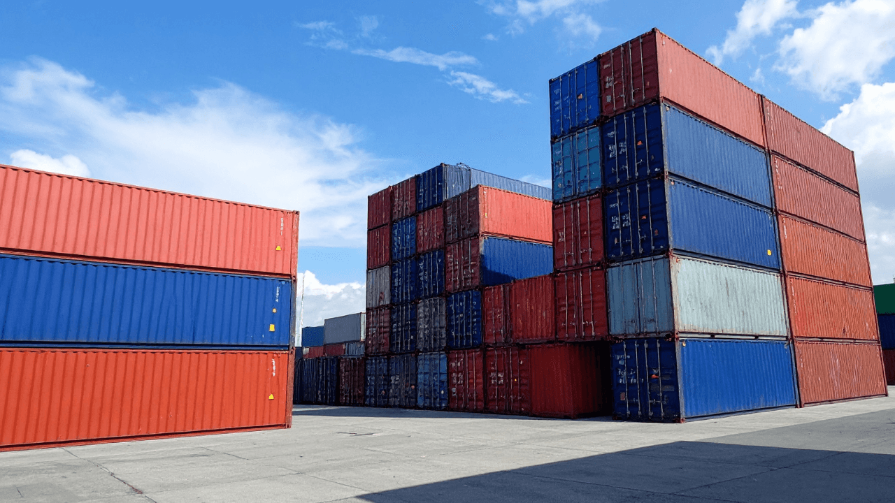 قال وزير الصناعة والتجارة والتموين يعرب القضاة، إن الصادرات الوطنية سج