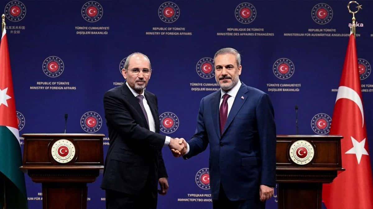 الدار -   أجرى نائب رئيس الوزراء ووزير الخارجية وشؤون المغتربين أيمن ا