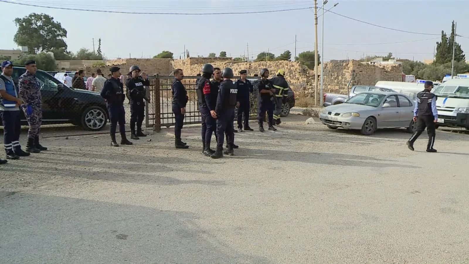 أفادت مديرية الأمن العام، الجمعة، بأن مسلحين مجهولين أطلقوا النار داخل