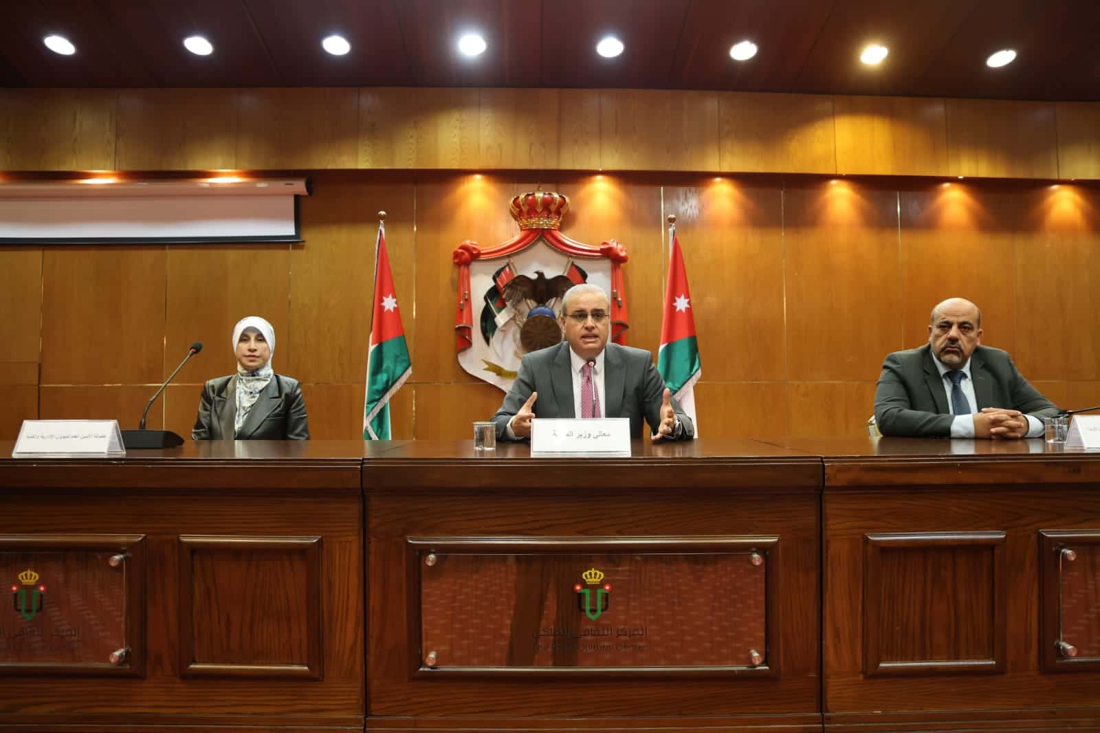 الدار - أكد وزير الصحة الدكتور إبراهيم البدور اعتزازه بكوادر الوزارة ف