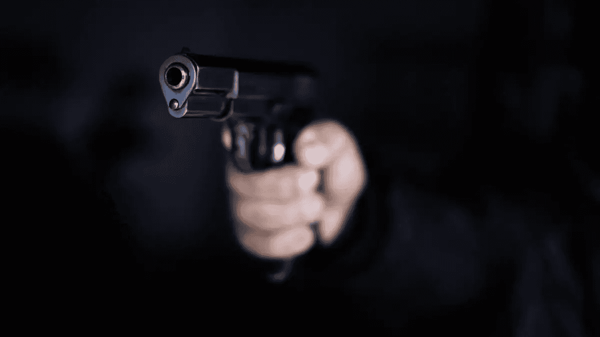 الدار - عمر عبدالرؤوف - أقدم شخص، ليل أمس الإثنين، على إطلاق النار بات