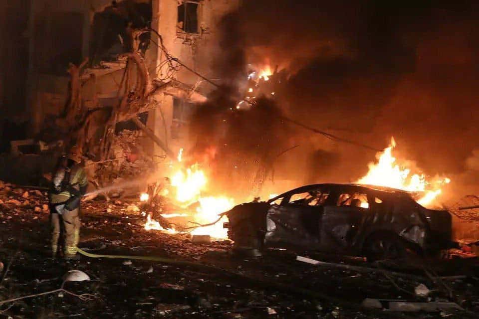 الدار - أفادت مصادر عبرية، مساء الثلاثاء، سماع دوي انفجارات ضخمة في "ت