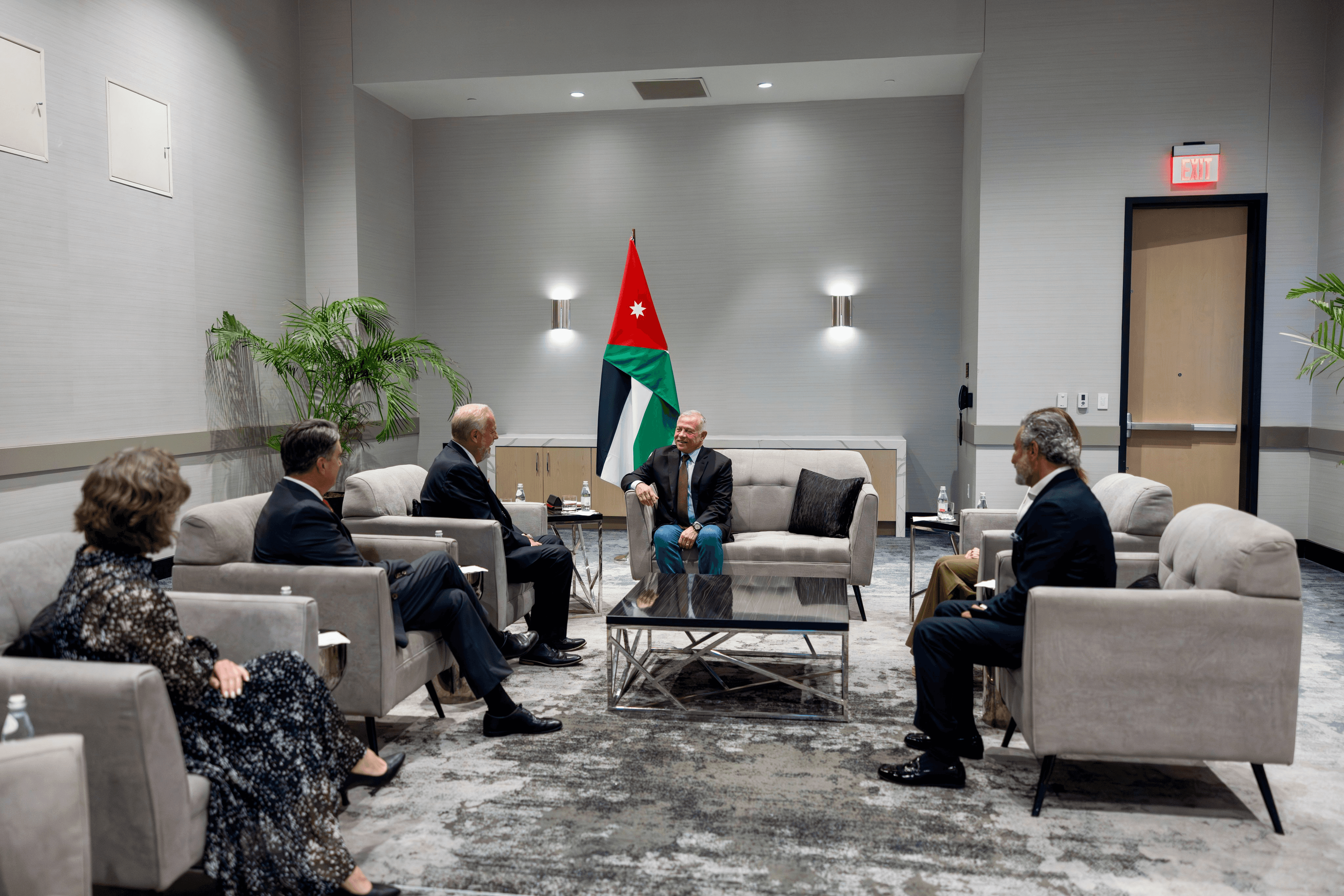 التقى جلالة الملك عبدالله الثاني عمدة مدينة أرلينغتون في ولاية تكساس ا