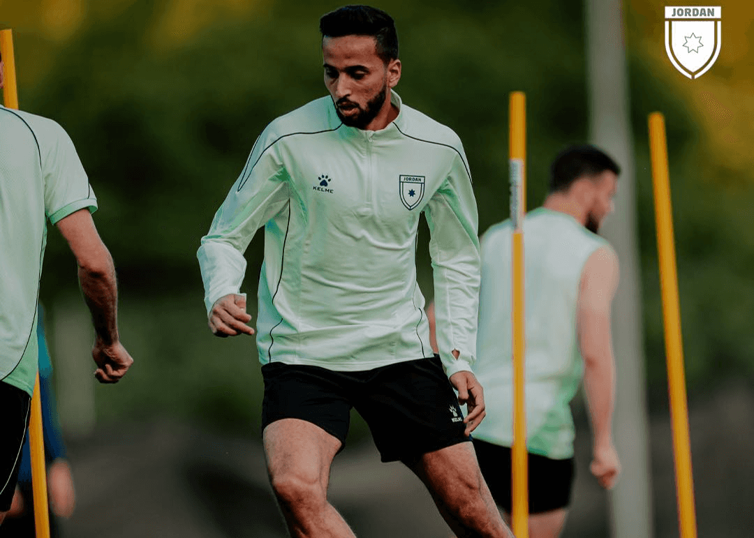 الدار - باشر المنتخب الوطني لكرة القدم تدريباته الفنية والبدنية في سوي