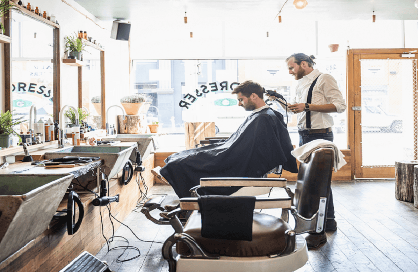 الدار -  أكد نقيب الحلاقين السابق وخبير التجميل والحلاقة محمود عيد أنه