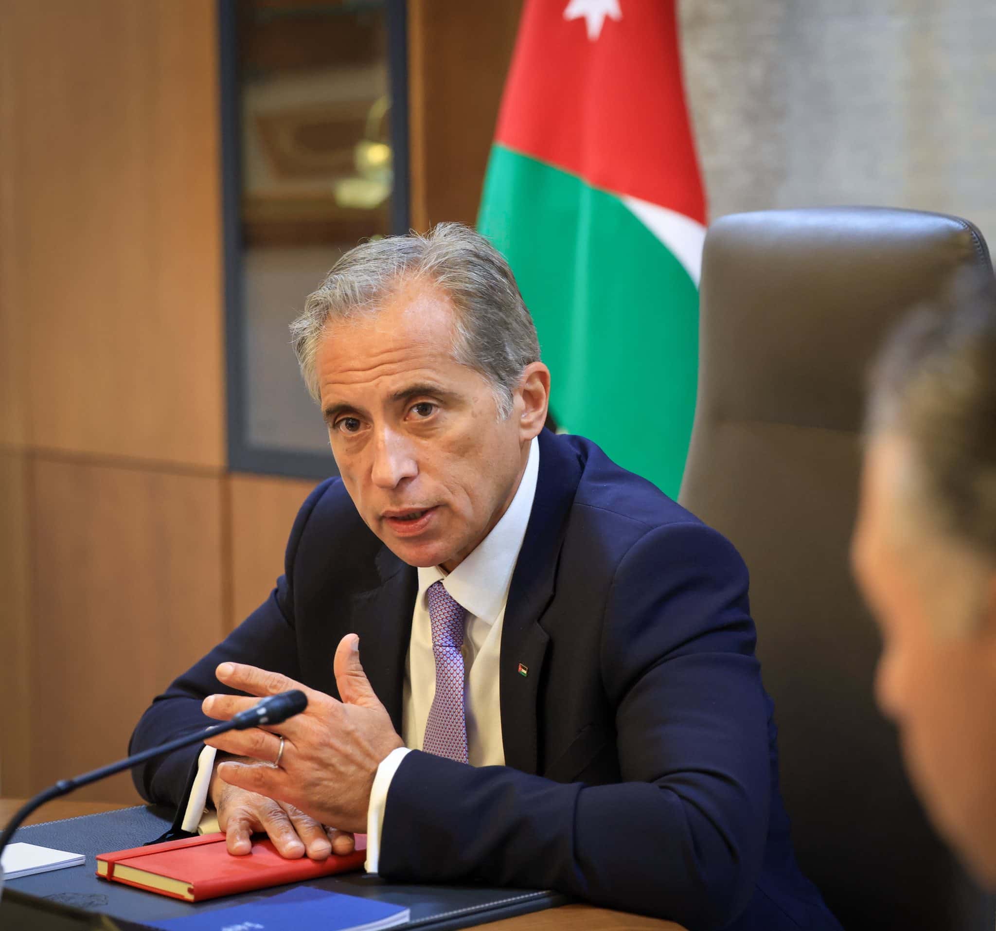 الدار - عدي صافي - أكد رئيس الوزراء الدكتور جعفر حسان أن مشروع الناقل