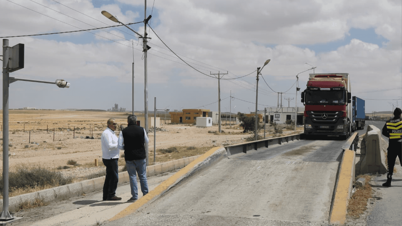 الدار -  أكد ماهر أبو السمن، وزير الأشغال العامة والإسكان، ضرورة تشديد