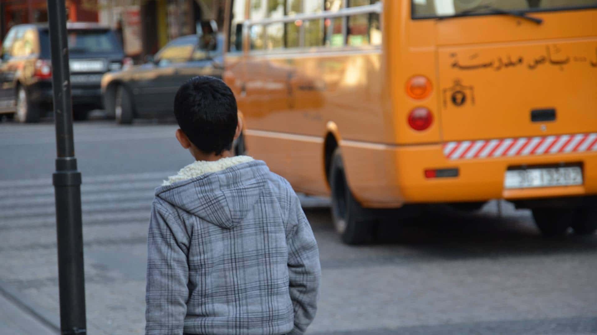 الدار - خاص -  أبلغ والد أحد الطلاب عبر إذاعة "عين" عن حادث مروع تعرض