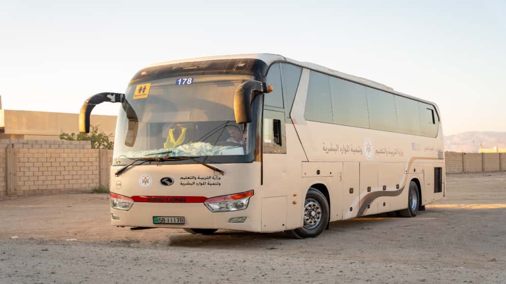 وجه رئيس الوزراء الدكتور جعفر حسان، بالتوسع في مشروع النقل المدرسي الم