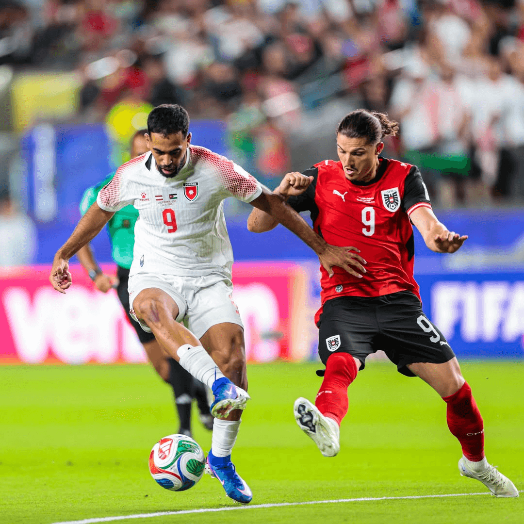 تصدر نجم المنتخب الوطني الأردني "النشامى" علي علوان قائمة أفضل اللاعبي