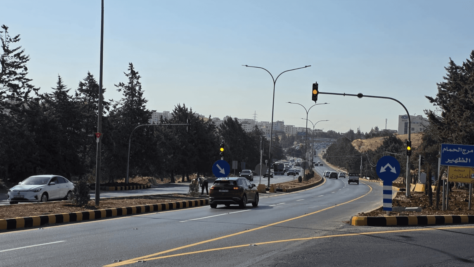 الدار - أعلنت وزارة الأشغال العامة والإسكان تشغيل الإشارة الضوئية الجد