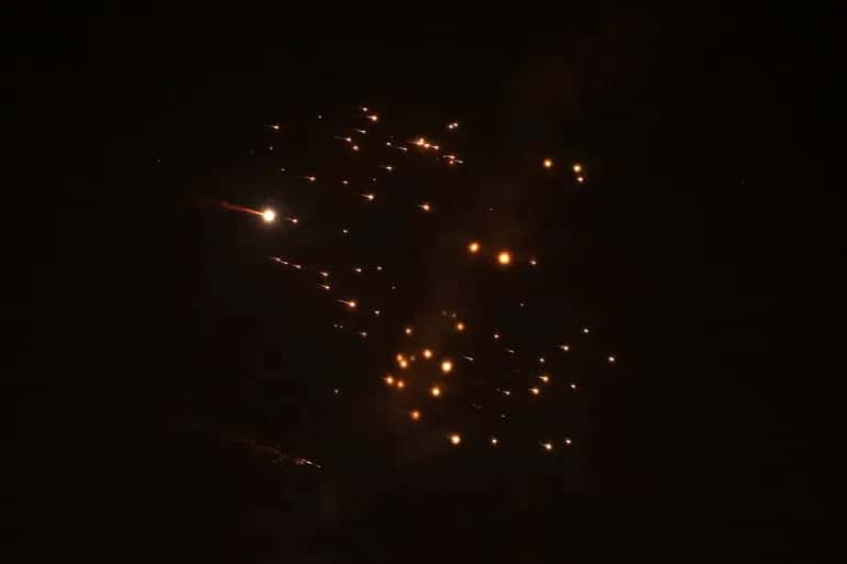 الدار -  شهدت منطقة "تل أبيب الكبرى"، تصعيداً عسكرياً غير مسبوق إثر تع