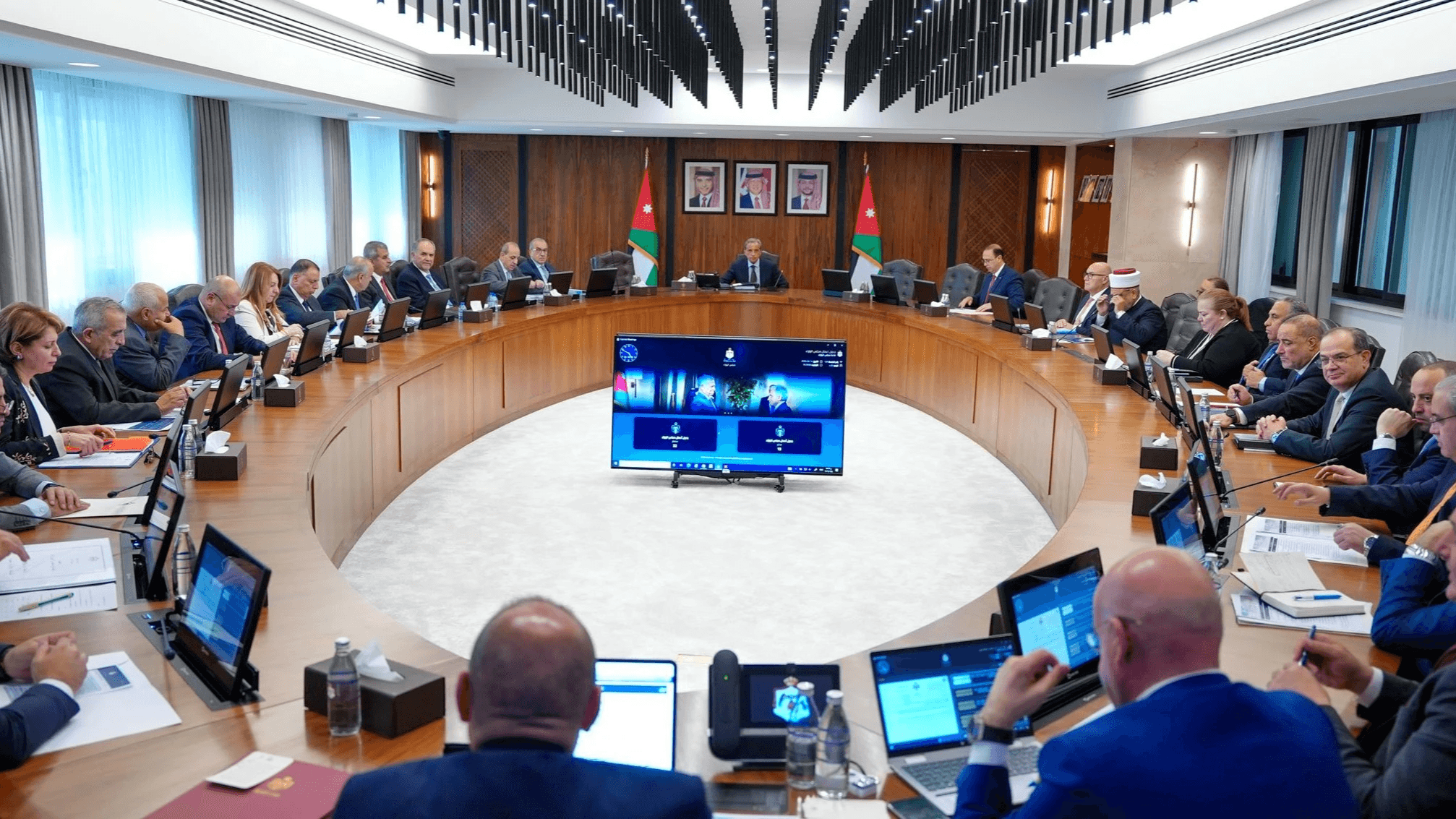 الدار -   قرَّر مجلس الوزراء في جلسته التي عقدها اليوم الاحد برئاسة رئ