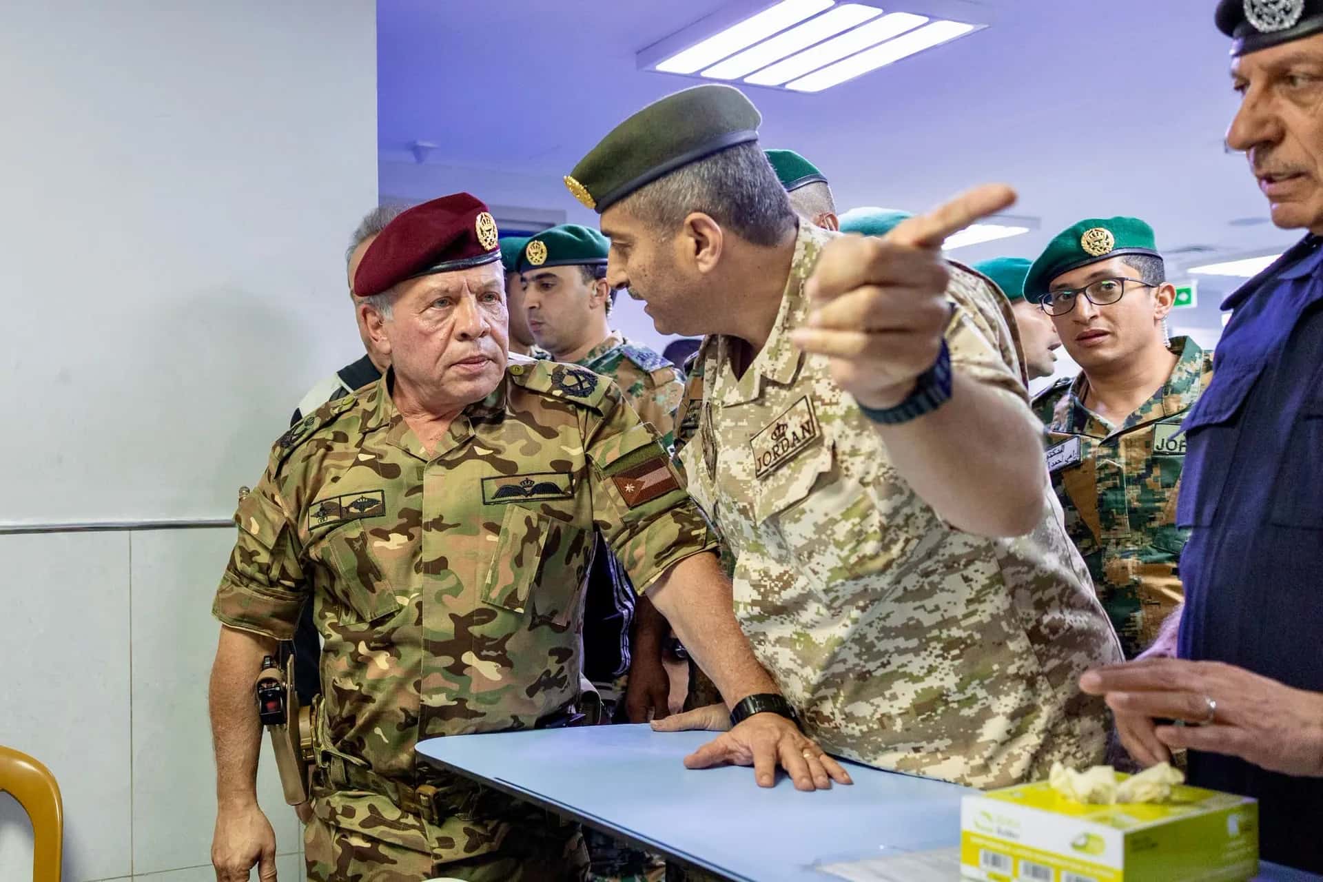 جلالة الملك في الكرك لتقديم واجب العزاء لذوي شهداء العملية الإرهابية