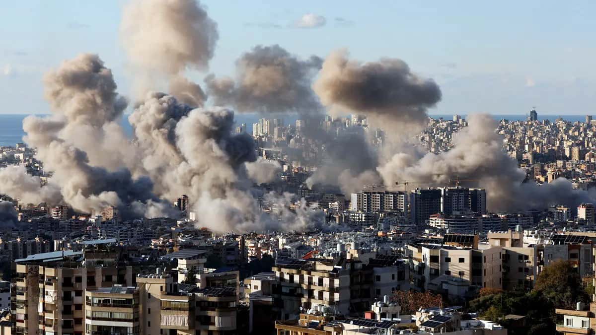 فذ الطيران الحربي الإسرائيلي، مساء الخميس، غارات متتالية على منطقة الب