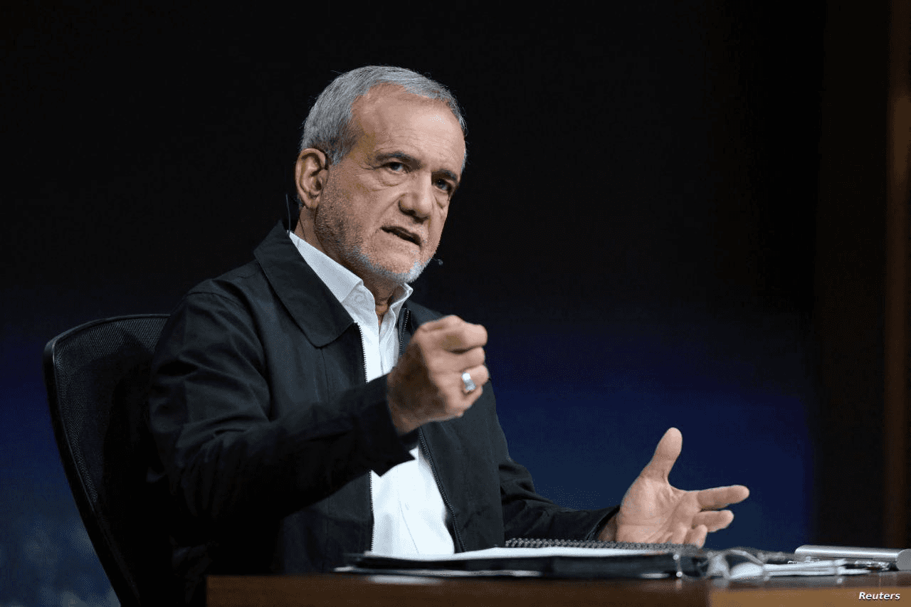 أكد الرئيس الإيراني مسعود بزشكيان، السبت، أن الظروف الحالية تمثل فرصة