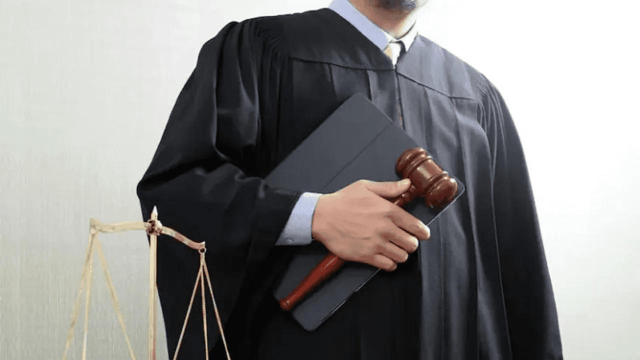 الدار - أطلق نقيب المحامين الأردنيين، يحيى أبو عبود، تحذيرات شديدة الل