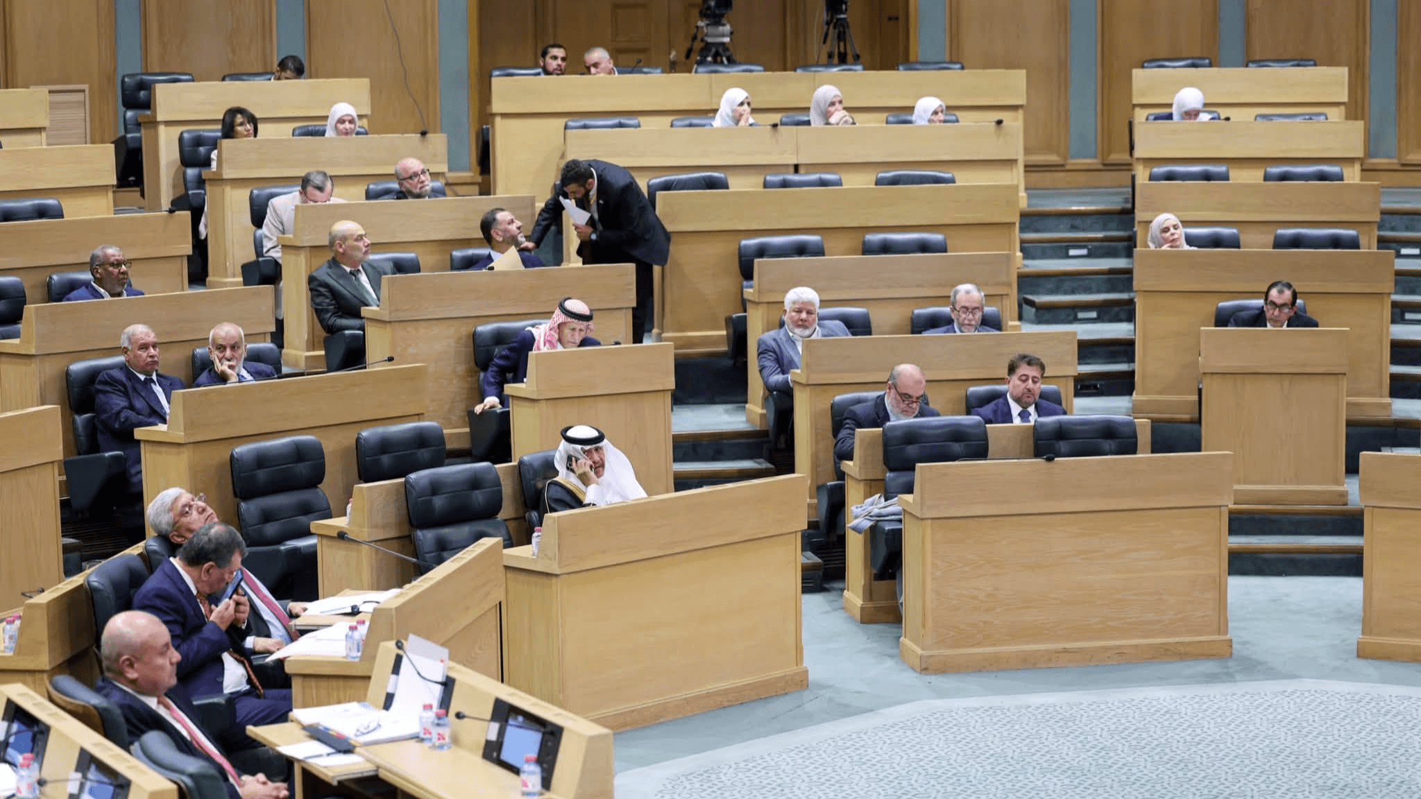 الدار - أقر مجلس النواب، خلال جلسة تشريعية عقدها يوم الإثنين برئاسة رئ