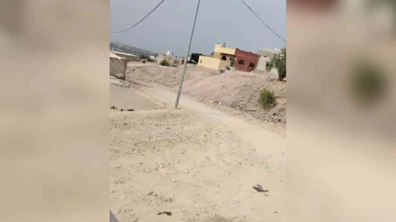 محمد المناصير _ يعاني سكان في غور الصافي من تأخر إيصال المياه والكهربا
