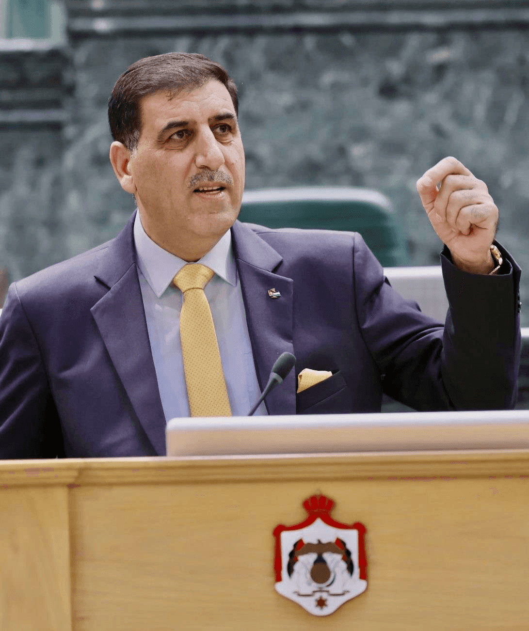 الدار -  رصد - وجه النائب فراس القبلان رسالة استياء من الحكومة أمام ال