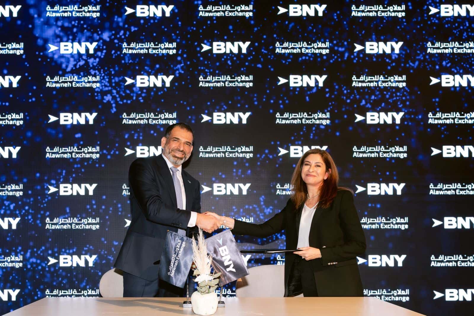 أعلنت شركة العلاونة للصرافة اليوم عن اعتمادها مؤسسة BNY  المدرجة في بو