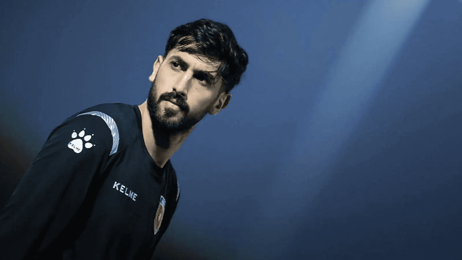 الدار -  أثار نجم المنتخب الوطني لكرة القدم يزن النعيمات حالة من الجدل