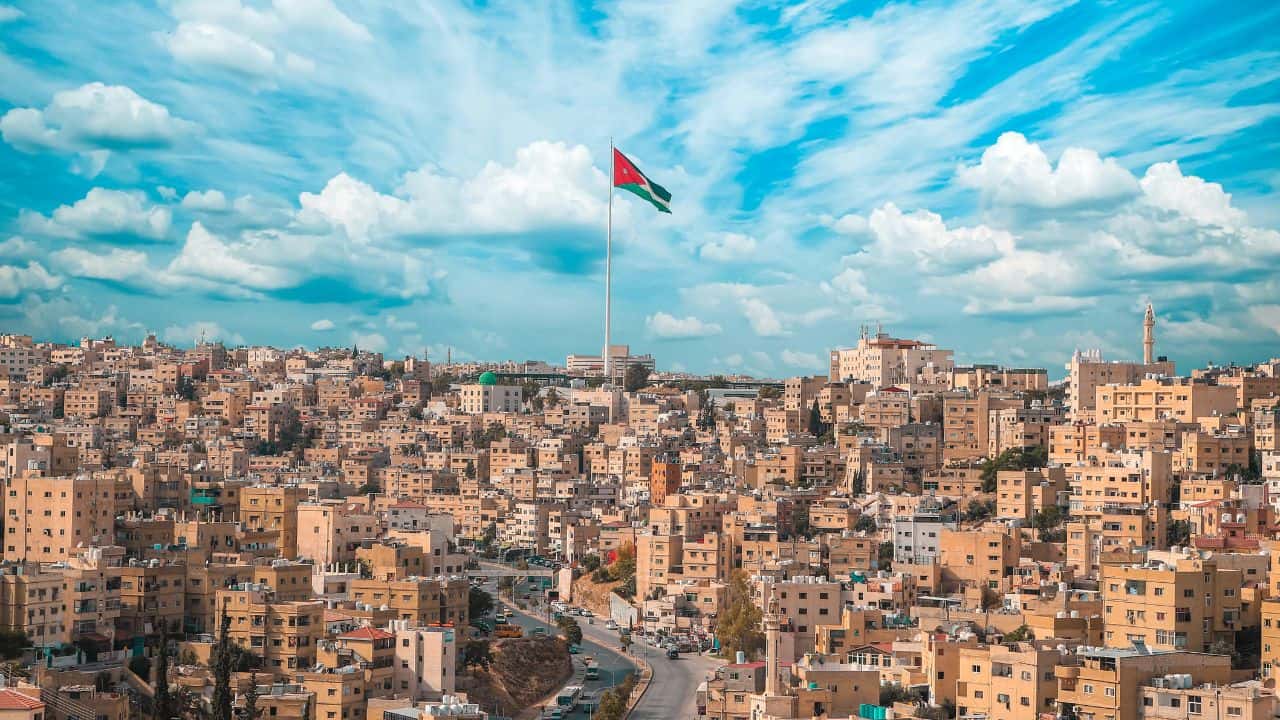 قال وزير الصناعة والتجارة والتموين يعرب القضاة إن الحكومة تعمل على إطل