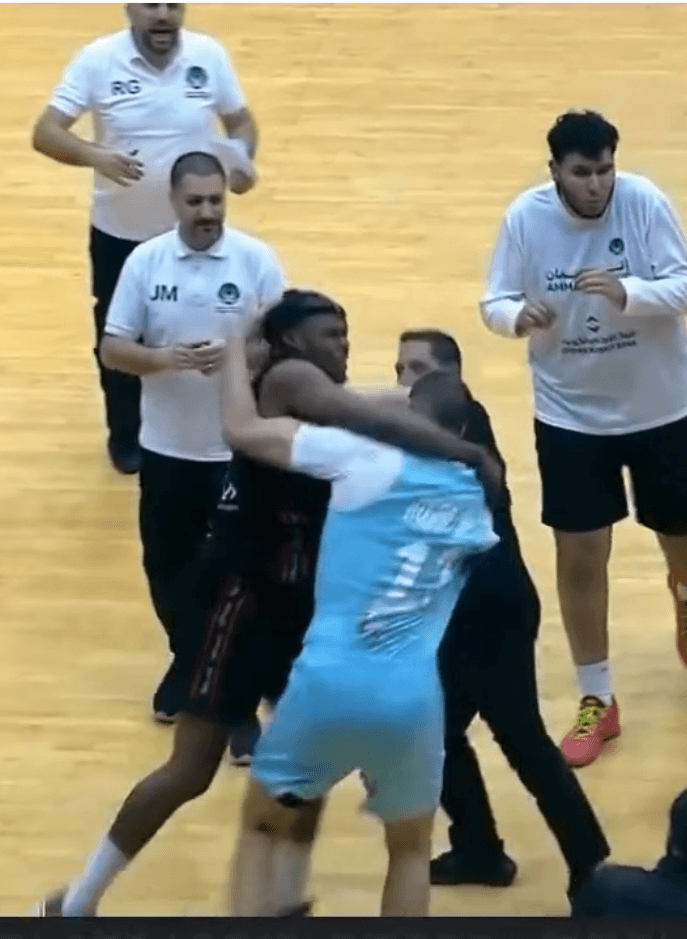 عراك لاعبي الفيصلي واتحاد عمان من زاوية أخرى