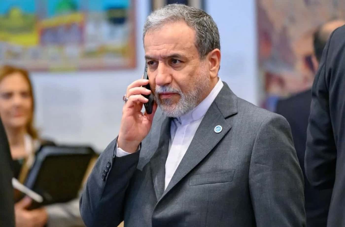 عاد وزير الخارجية الإيراني عباس عراقجي الأحد، إلى باكستان التي تقود ال