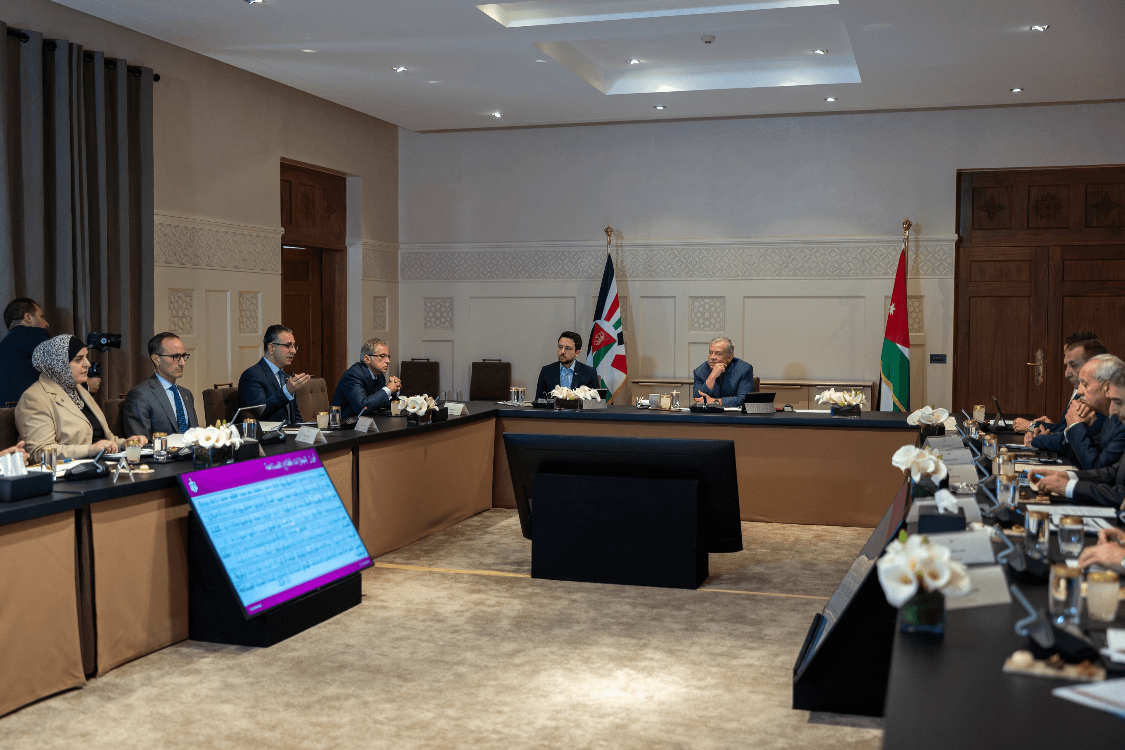 الدار -  جلالة الملك عبدالله الثاني يترأس اجتماعا مع مسؤولين وممثلين ع