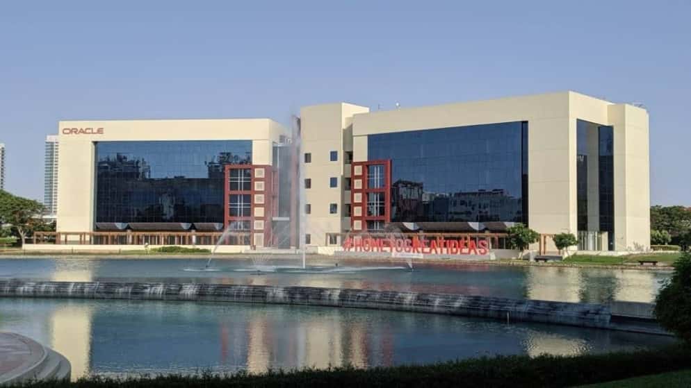 أفادت سلطات دبي، السبت، بعدم تسجيل إصابات بعد سقوط حطام على واجهة مبنى