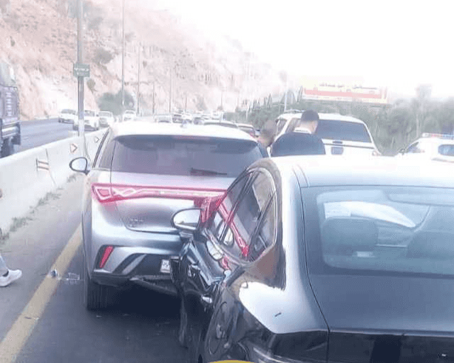 الدار -  تعاملت كوادر الدوريات الخارجية مع حادث تصادم بين ثلاث مركبات