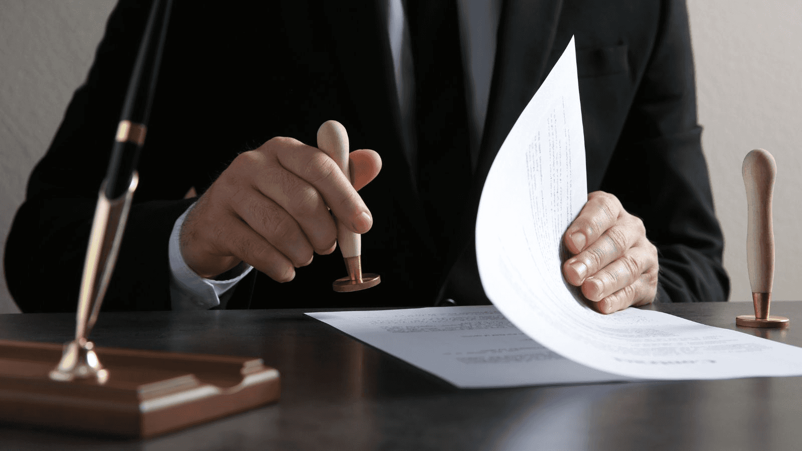 الدار -  قرر وزير النقل ووزير العمل الدكتور نضال القطامين تمديد ساعات