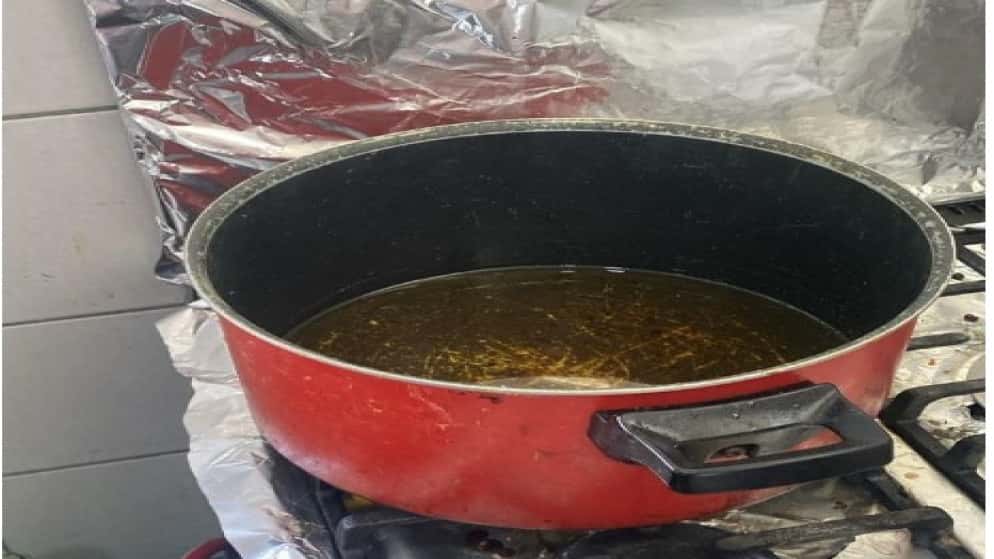 أحالت المؤسسة العامة للغذاء والدواء أحد المقاصف المدرسية في الزرقاء إل