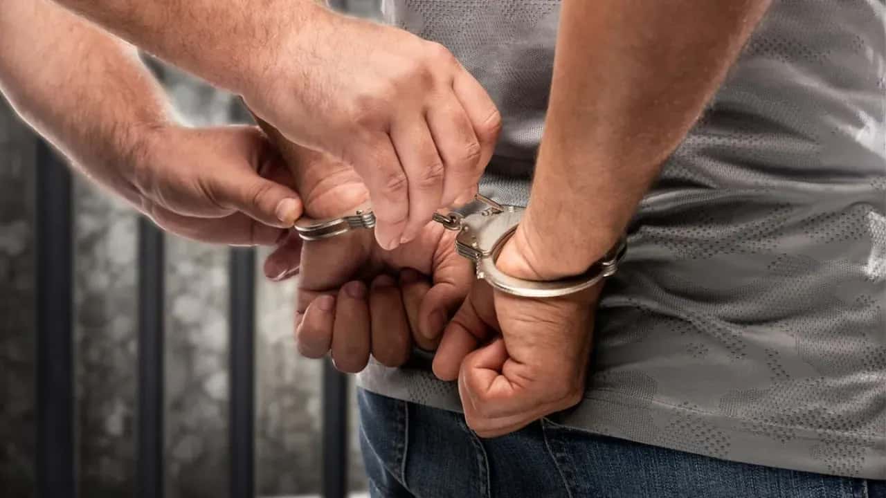 الدار -  قرر مدعي عام النزاهة ومكافحة الفساد توقيف موظف سابق لدى إحدى