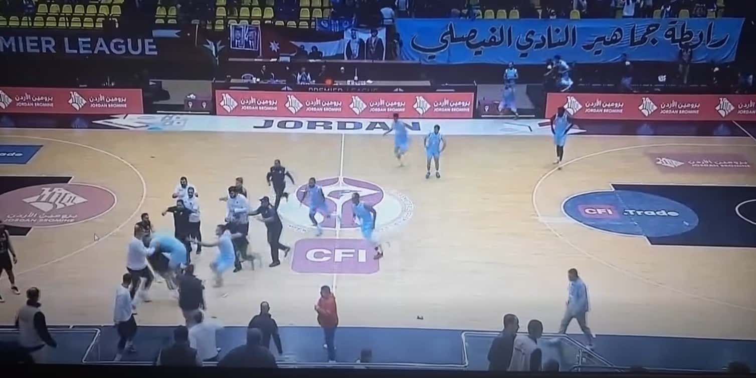 توقفت مباراة جمعت بين الفيصلي واتحاد عمّان، عقب اندلاع مشاجرة وعراك بي