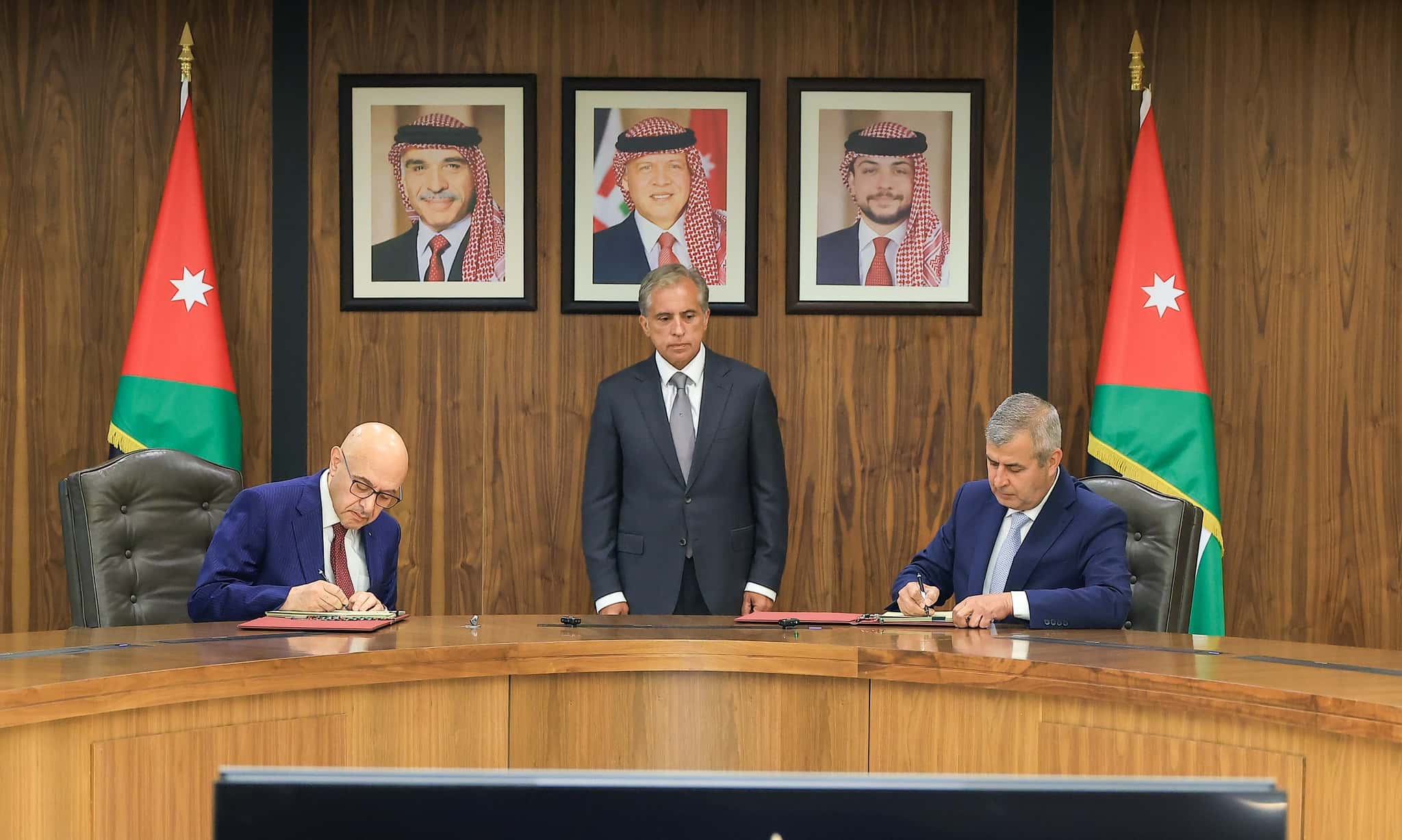 شهد رئيس الوزراء الدكتور جعفر حسان، اليوم الأحد، توقيع أول اتفاقية است