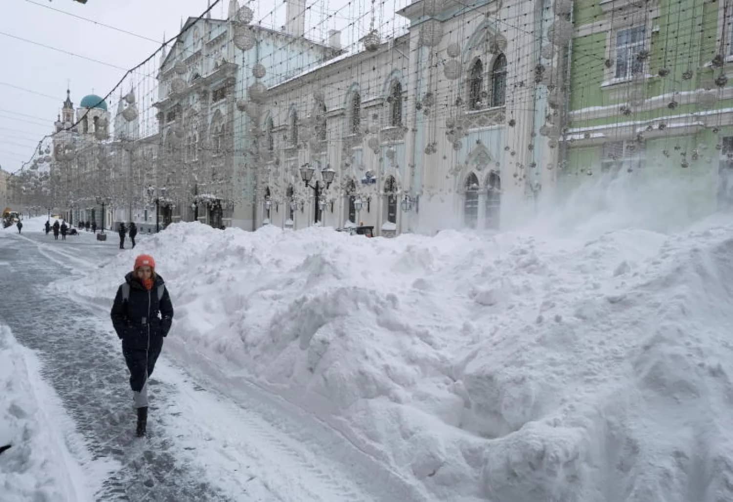 وجهة آلاف الزوار.. عين دراهم التونسية تتزيّن بثوبها الأبيض