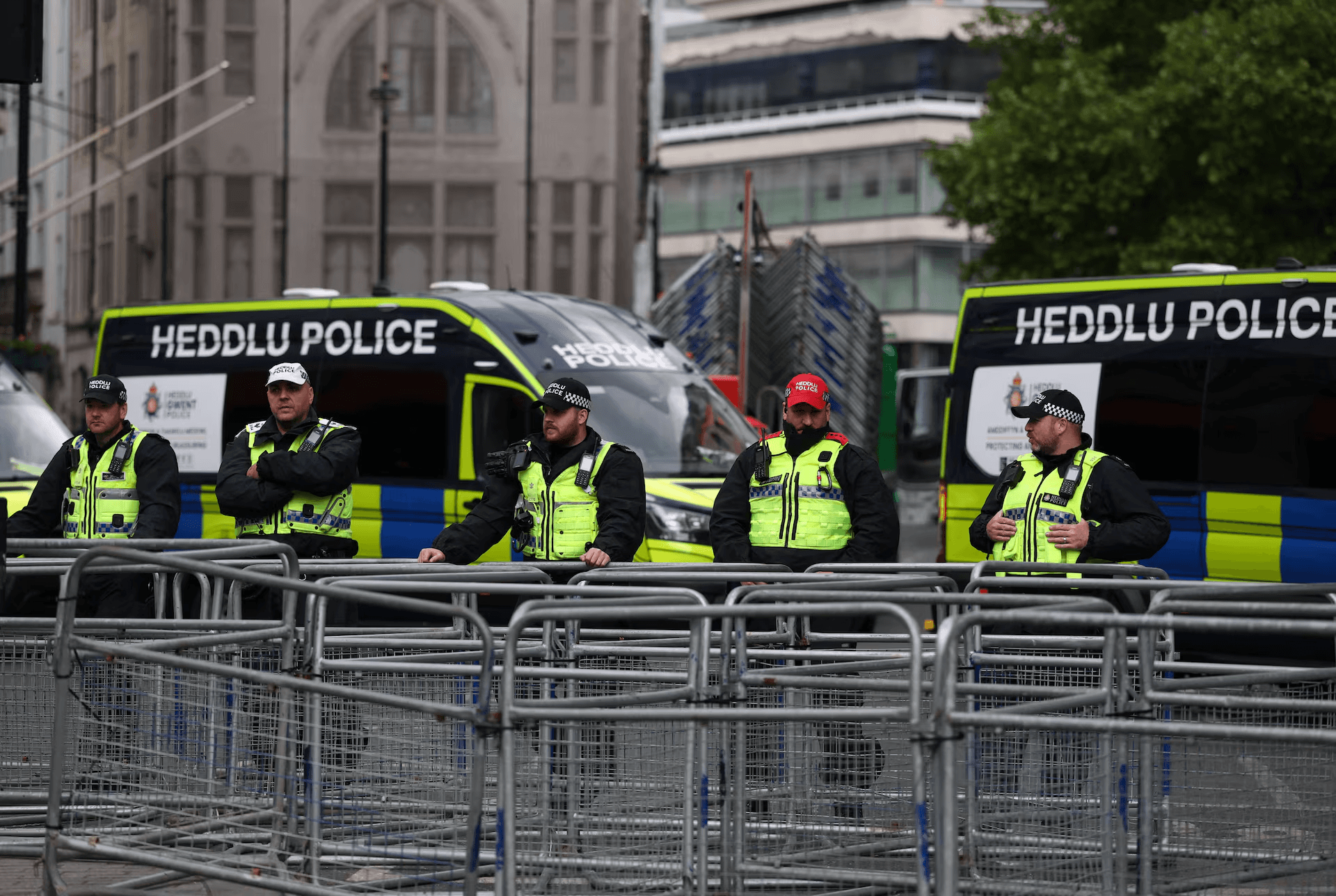 حادث أمني كبير.. اعتقالات قرب قاعدة تستخدمها القوات الأمريكية في بريطانيا